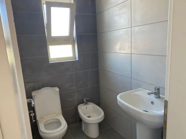 Tirane, shitet apartament 2+1+Ballkon Kati 3, 110 m² 118.000 € (ne Babrru Tirane.)