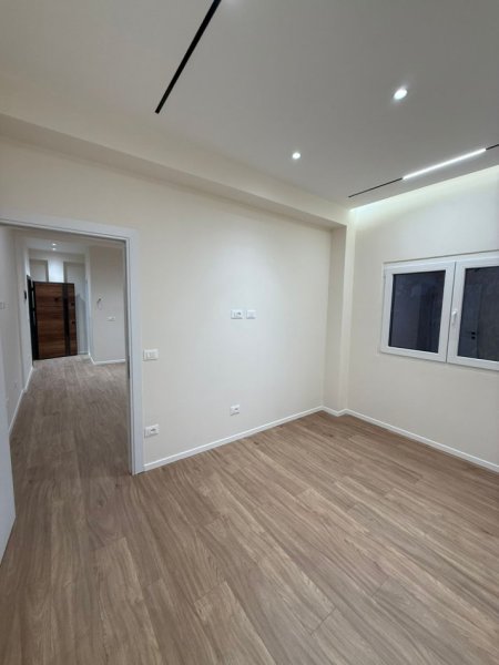 Tirane, shitet apartament 1+1 Kati 1, 55 m² 82.400 € (Ali Demi)
