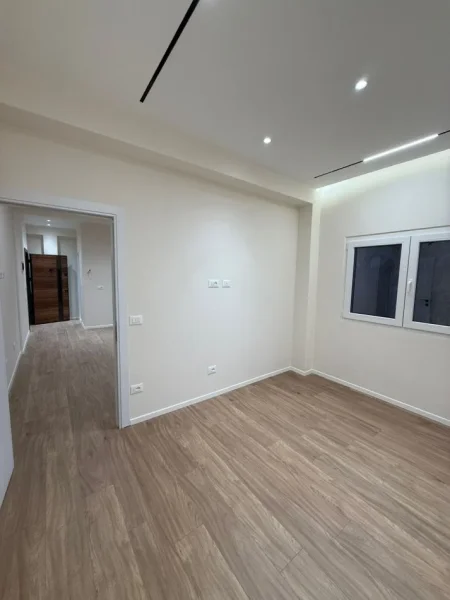 Tirane, shitet apartament 1+1 Kati 1, 55 m² 82.400 € (Ali Demi)