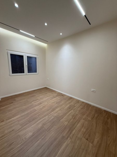 Tirane, shitet apartament 1+1 Kati 1, 55 m² 82.400 € (Ali Demi)