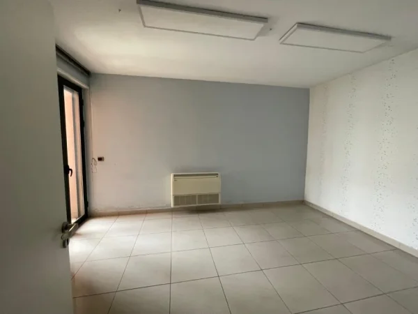 Tirane, shitet ambjent biznesi Kati 1, 300 m² 660.000 € (Komuna Parisit)
