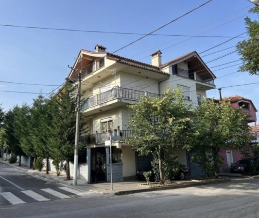 Korce, shitet Vile 5+1+Aneks+Ballkon Kati 4, 300 m² 135.000 € 