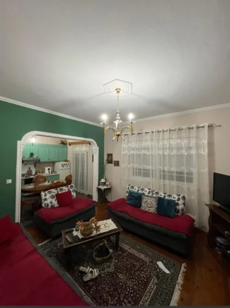 Korce, shitet Vile 5+1+Aneks+Ballkon Kati 4, 300 m² 135.000 € 