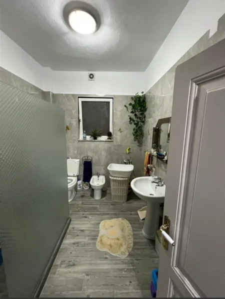 Korce, shitet Vile 5+1+Aneks+Ballkon Kati 4, 300 m² 135.000 € 