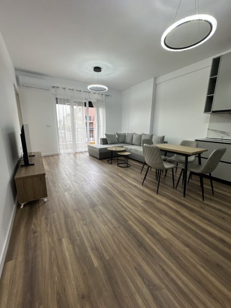 Tirane, jepet me qera apartament 2+1+Ballkon Kati 3, 850 € (Rr. Qemal Stafa)