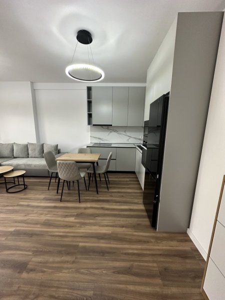 Tirane, jepet me qera apartament 2+1+Ballkon Kati 3, 850 € (Rr. Qemal Stafa)