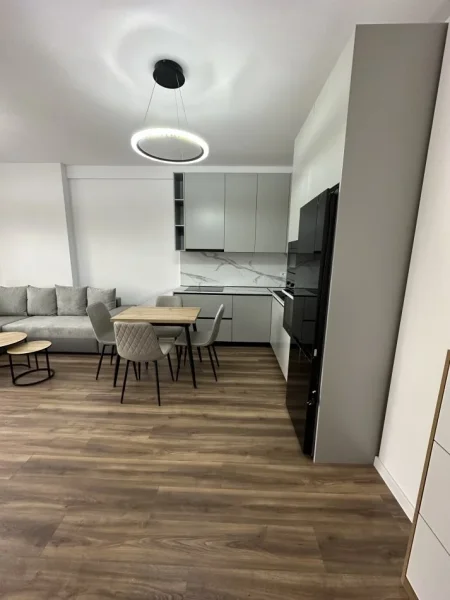 Tirane, jepet me qera apartament 2+1+Ballkon Kati 3, 850 € (Rr. Qemal Stafa)