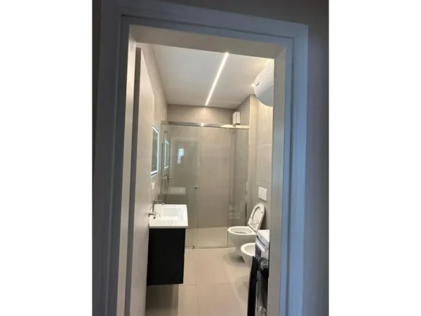 Tirane, jepet me qira apartament 2+1+Ballkon , 117 m² (astir)