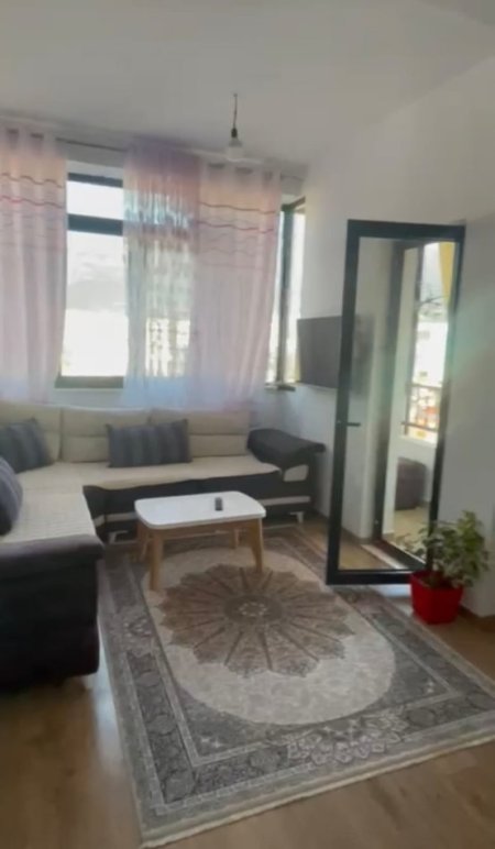 Tirane, jepet me qera apartament 2+1 Kati 7, 700 € 