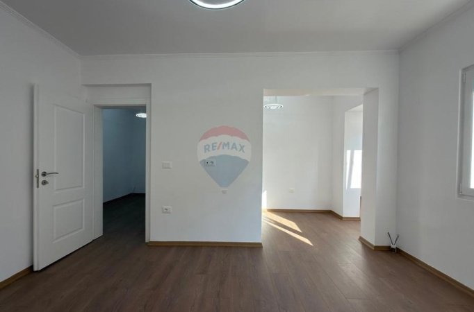 Tirane, shitet apartament 2+1 Kati 4, 76 m² 145.000 € (Sheshi Shtraus)