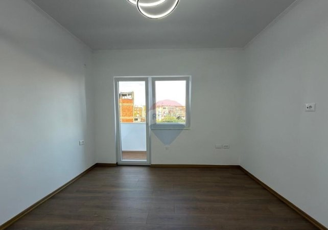 Tirane, shitet apartament 2+1 Kati 4, 76 m² 145.000 € (Sheshi Shtraus)