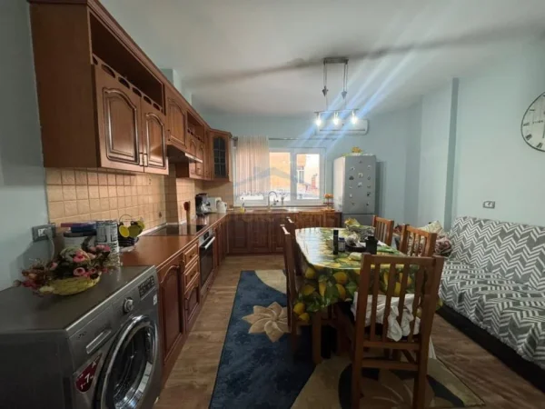 Tirane, shitet apartament 2+1+Ballkon Kati 4, 141 m² 200.000 € (JORDAN MISJA)