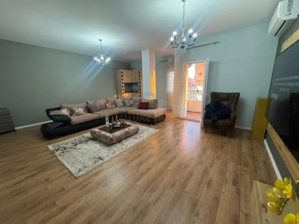 Tirane, shitet apartament 2+1+Ballkon Kati 4, 141 m² 200.000 € (JORDAN MISJA)