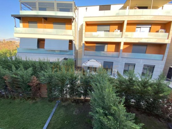 Tirane, jepet me qera apartament 1+1+Ballkon Kati 2, 64 m² 988 € (Rezidenca Sofia)