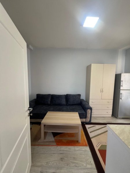 Tirane, Jepet me qera Garsoniere, Kati i 3 ne vile private, 25.000 Leke/Muaj, Rruga Dritan Hoxha, prane Ish Fushes se Aviacionit *VETEM PER 1 VAJZE*