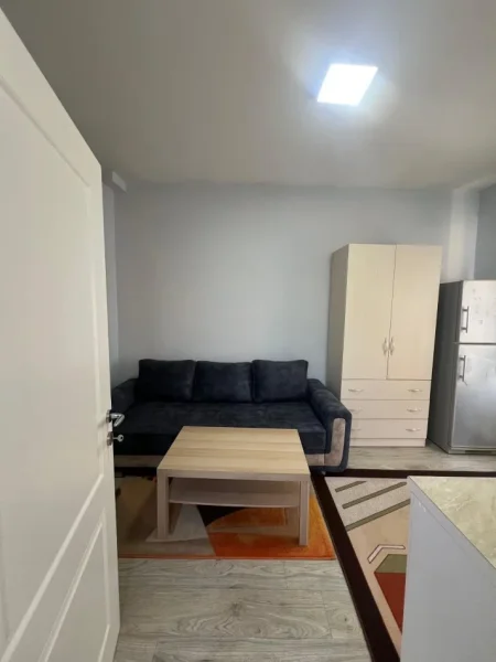 Tirane, Jepet me qera Garsoniere, Kati i 3 ne vile private, 25.000 Leke/Muaj, Rruga Dritan Hoxha, prane Ish Fushes se Aviacionit *VETEM PER 1 VAJZE*