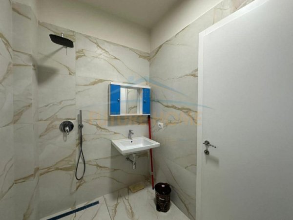 Tirane, jepet me qera 1+1+Ballkon Kati 6, 68 m² 850 € (Rruga Ali Pashë Gucia, Pazari i Ri)