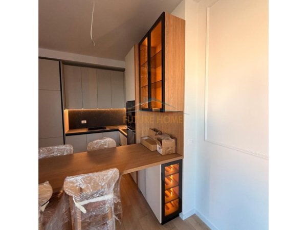 Tirane, jap me qera apartament 1+1+Ballkon Kati 4, 58 m² 800 € (KOMUNA E PARISIT)