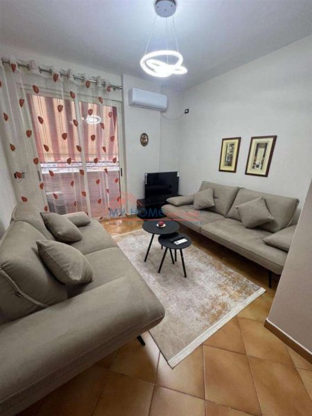 Tirane, jepet me qera apartament 1+1+Ballkon Kati 6, 65 m² 676 € (Rruga Sami Frasheri)