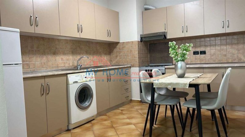 Tirane, jepet me qera apartament 1+1+Ballkon Kati 6, 65 m² 676 € (Rruga Sami Frasheri)