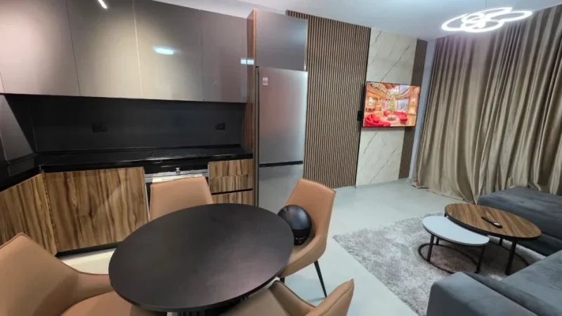 Tirane, jepet me qera apartament 1+1+Ballkon , 100 m² 650 € (GREEN CITY)