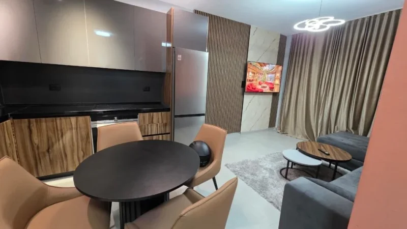 Tirane, jepet me qera apartament 1+1+Ballkon , 100 m² 650 € (GREEN CITY)