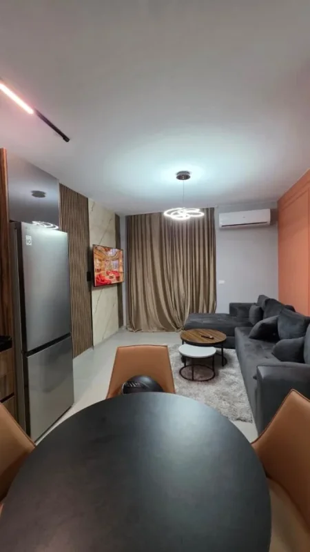 Tirane, jepet me qera apartament 1+1+Ballkon , 100 m² 650 € (GREEN CITY)