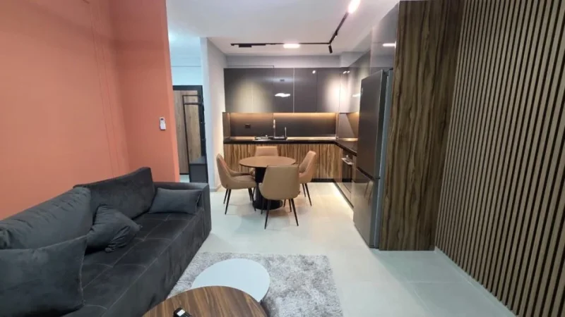 Tirane, jepet me qera apartament 1+1+Ballkon , 100 m² 650 € (GREEN CITY)