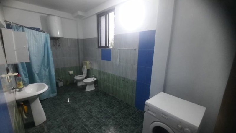 Jepet me Qera kati i 2-të i një vile (3+1) pranë Ekonomikut tek Rruga e Elbasanit,    500 €URO