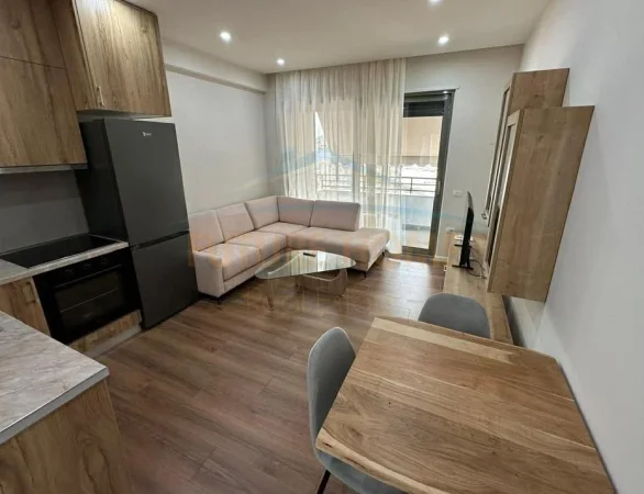 Qera, Apartament 1+1 + Post Parkimi , Pazari i Ri