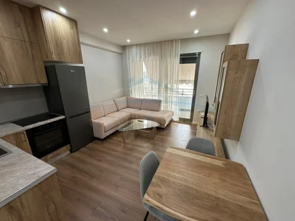 Tirane, jepet me qera apartament 1+1 Kati 6, 68 m² 850 € (Pazari i Ri)