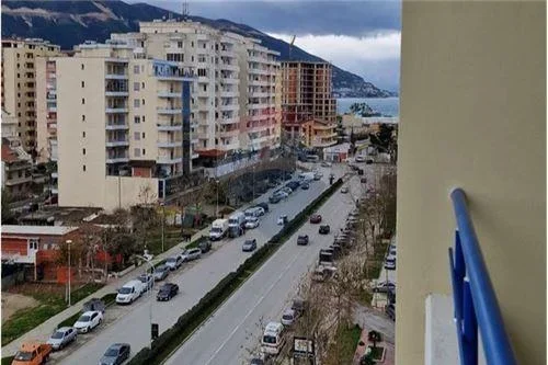 Vlore, jepet me qera apartament 1+1+Ballkon Kati 8, 76 m² 350 € (Rruga “Gjergj Kastrioti”, përballë Bar Colosseo, Vlore)