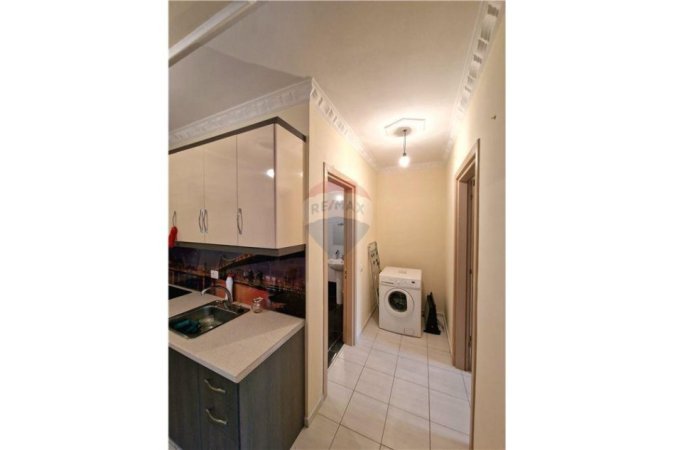 Vlore, jepet me qera apartament 1+1+Ballkon Kati 8, 76 m² 350 € (Rruga “Gjergj Kastrioti”, përballë Bar Colosseo, Vlore)