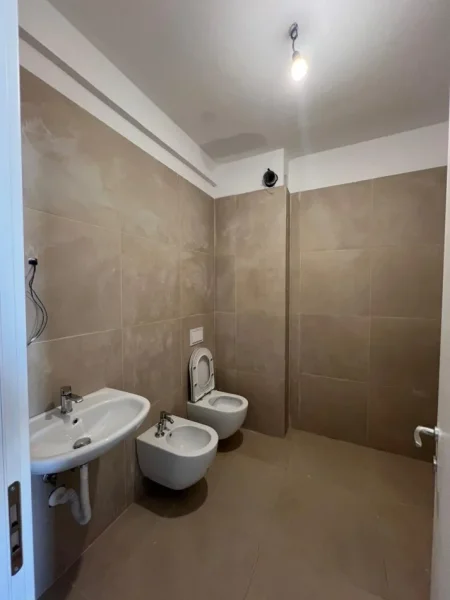 Tirane, jepet me qera apartament 1+1+Aneks+Ballkon Kati 4, 270 € (univers city qtu)