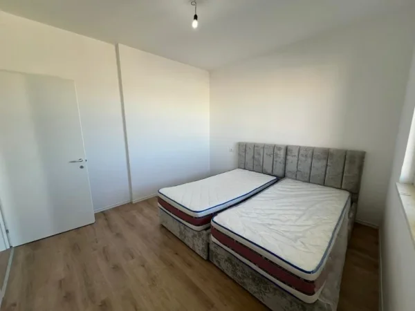 Tirane, jepet me qera apartament 1+1+Aneks+Ballkon Kati 4, 270 € (univers city qtu)