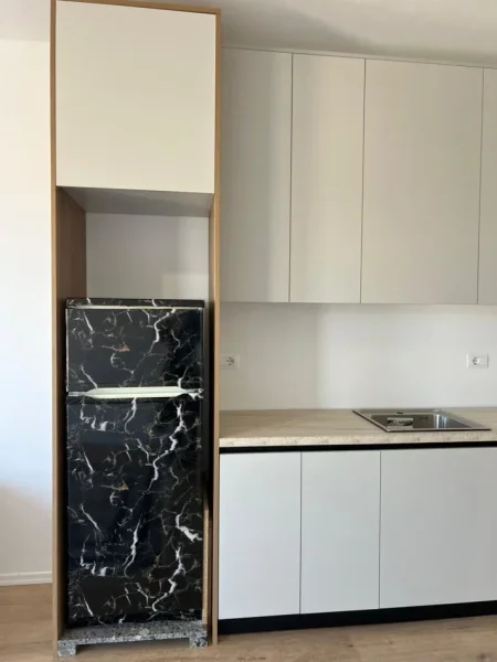 Tirane, jepet me qera apartament 1+1+Aneks+Ballkon Kati 4, 270 € (univers city qtu)