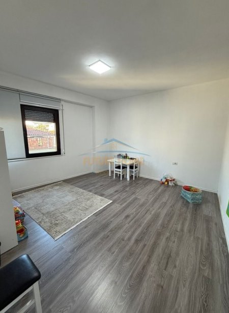 Tirane, shitet apartament 1+1 Kati 2, 77 m² 198.000 € (Rruga Qemal Stafa)