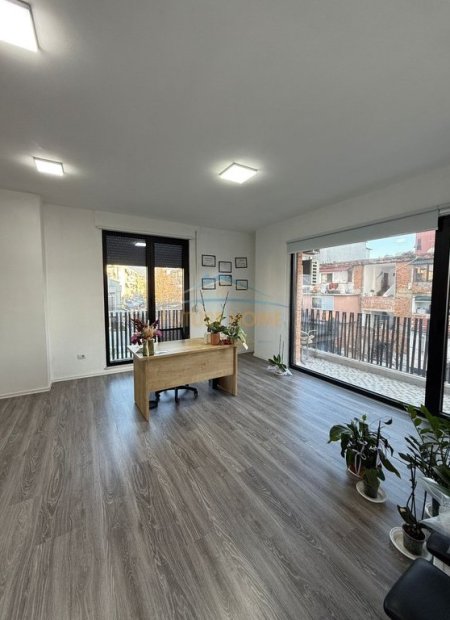 Tirane, shitet apartament 1+1 Kati 2, 77 m² 198.000 € (Rruga Qemal Stafa)