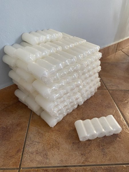 Tirane, shes 51 pako me qirinj 100 mij lek 100 €