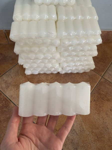 Tirane, shes 51 pako me qirinj 100 mij lek 100 €