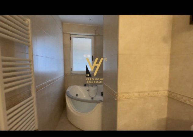 Tirane, jepet me qera apartament 2+1+Ballkon Kati 7, 120 m² 800 € (KIKA 1)