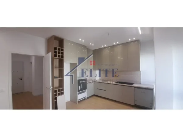 Tirane, jepet me qera Vile 3+1+Aneks+Ballkon Kati 2, 197 m² 1.300 € (Aba Residence Farke)
