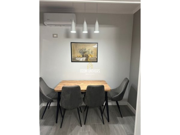 Tirane, jepet me qera apartament 1+1 Kati 0, 60 m² 570 € (Shkolla Kuqe, afër Pazarit të Ri)