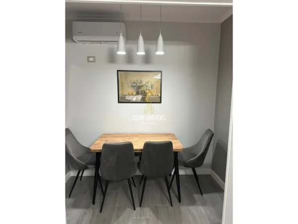 Tirane, jepet me qera apartament 1+1 Kati 0, 60 m² 570 € (Shkolla Kuqe, afër Pazarit të Ri)