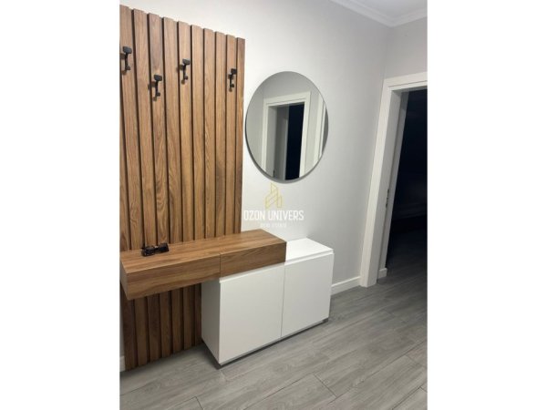 Tirane, jepet me qera apartament 1+1 Kati 0, 60 m² 570 € (Shkolla Kuqe, afër Pazarit të Ri)