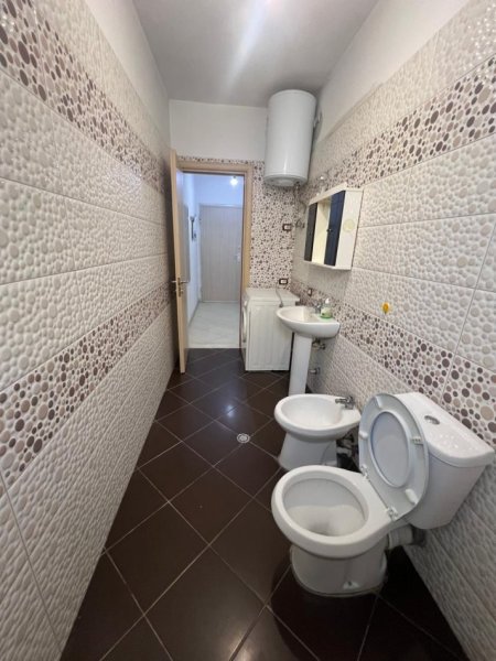 Jepet me Qera Apartament 2+1+2 Tek Fabrika e Miellit, pas Hotel Marinaj,  450 €URO