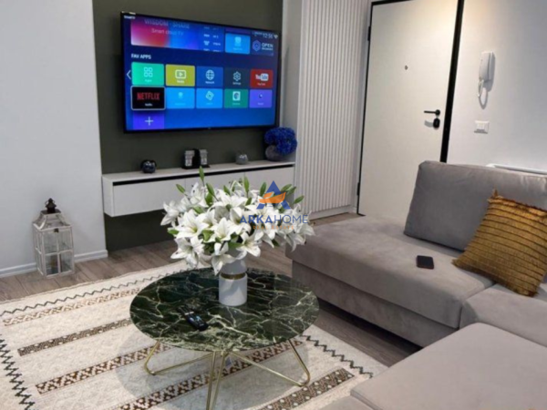 Tirane, jepet me qera apartament 1+1+Ballkon Kati 4, 75 m² 620 € 