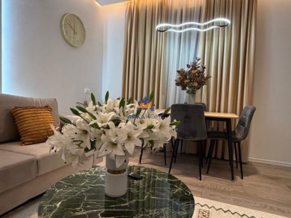 Tirane, jepet me qera apartament 1+1+Ballkon Kati 4, 75 m² 620 € 