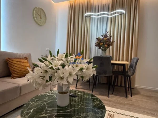 Tirane, jepet me qera apartament 1+1+Ballkon Kati 4, 75 m² 620 € 