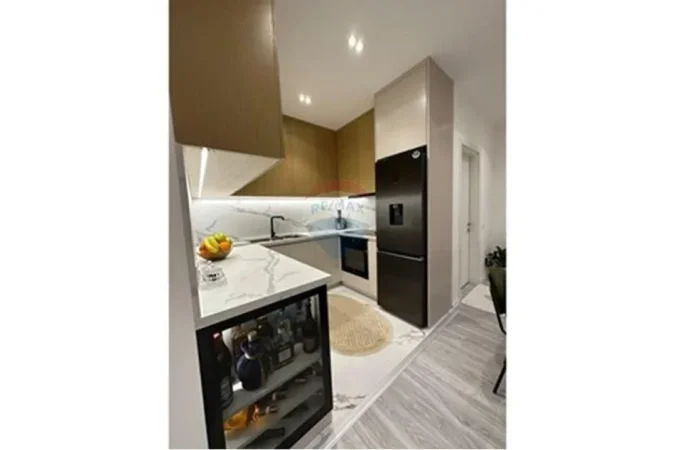 Tirane, jepet me qera apartament 1+1 Kati 3, 850 € (vila gold)